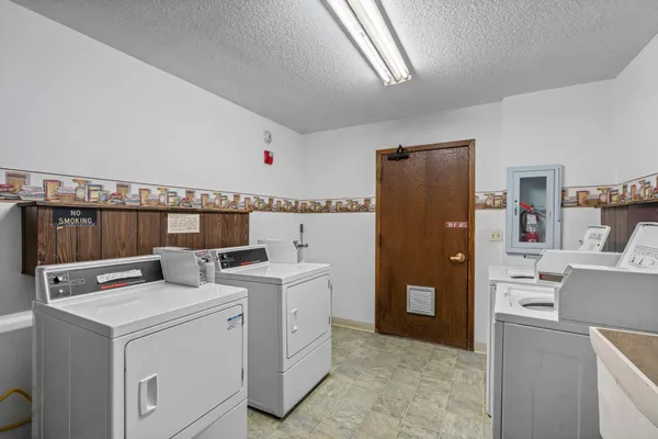 $114,700 | 4120 Parklawn Avenue, Unit 120, Edina, MN 55435