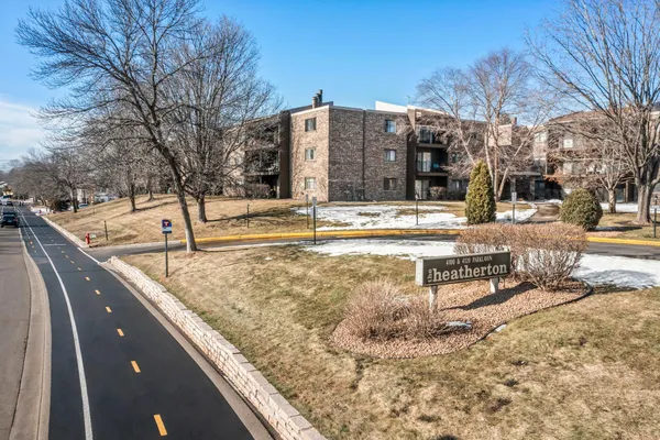$114,700 | 4120 Parklawn Avenue, Unit 120, Edina, MN 55435