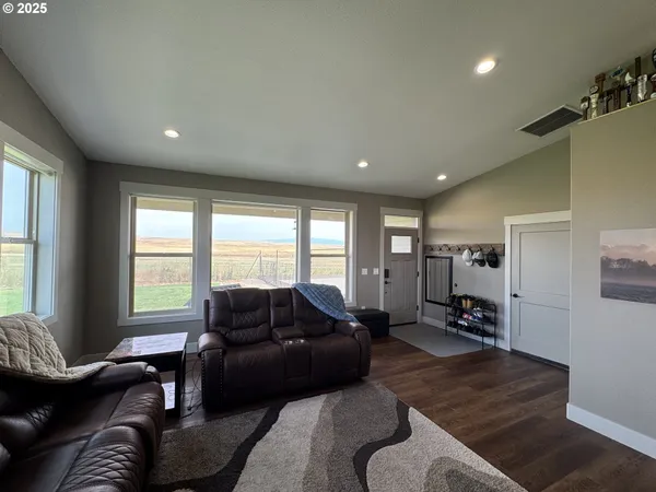 $604,900 | 1818 Centerville Highway, Centerville, WA 98613