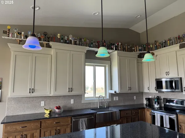 $604,900 | 1818 Centerville Highway, Centerville, WA 98613