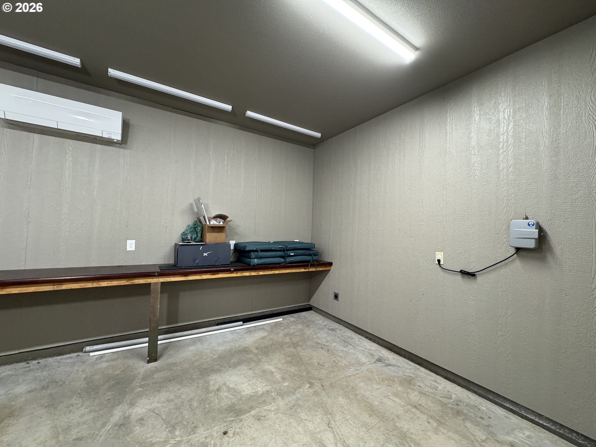 1818 Centerville Highway Centerville, WA 98613 - Photo 40 of 42 a room with table