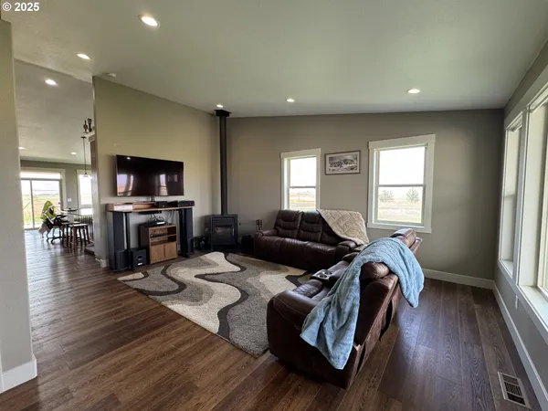 $604,900 | 1818 Centerville Highway, Centerville, WA 98613