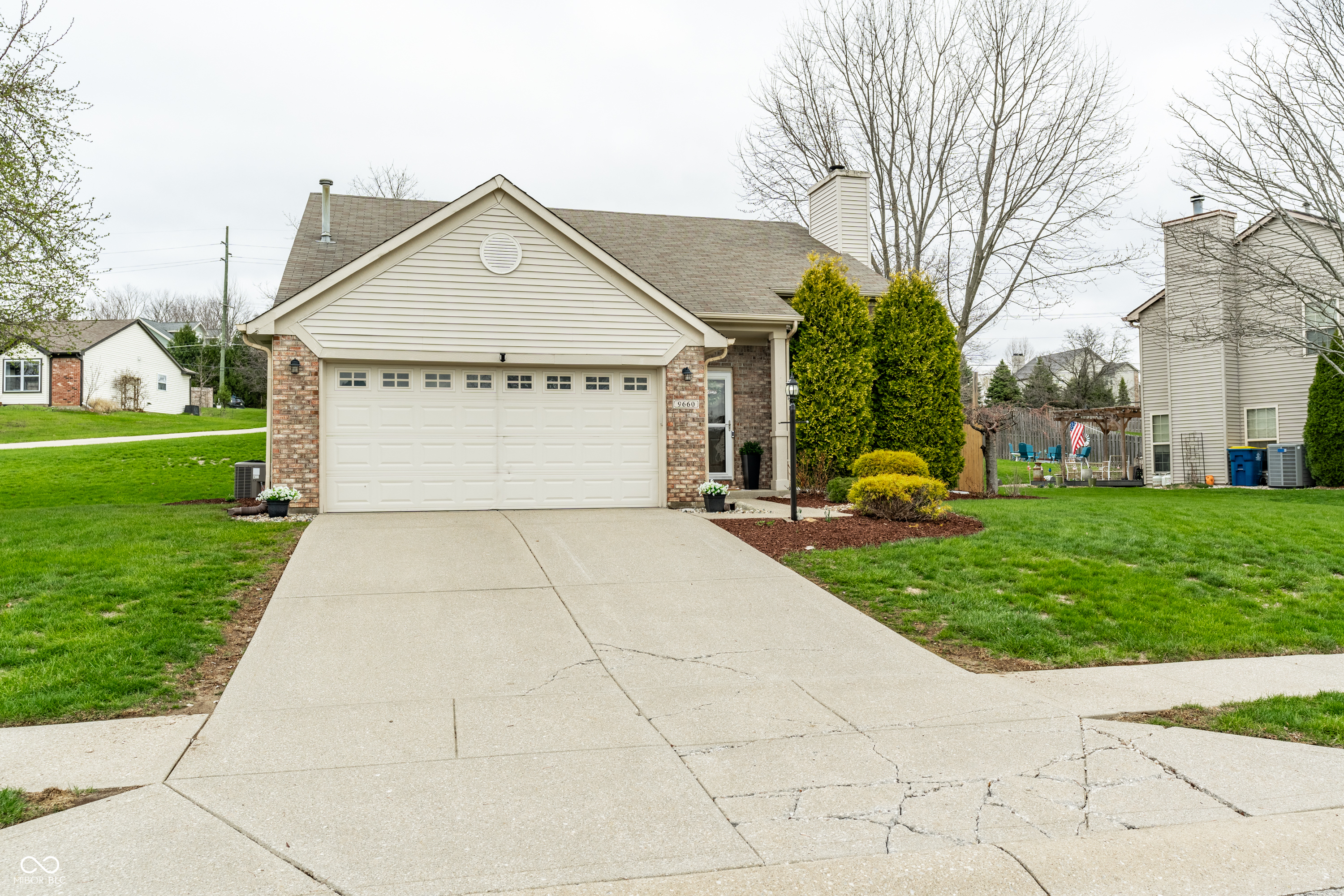 9660 Overcrest Drive Fishers, IN 46037 - Photo 5 of 40