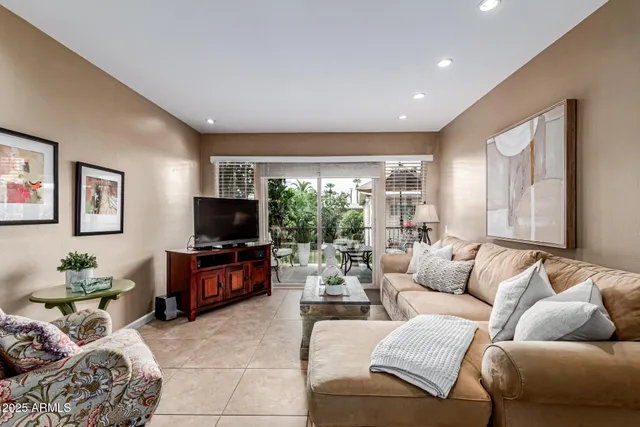 $159,500 | 500 West Clarendon Avenue, Unit F6, Phoenix, AZ 85013