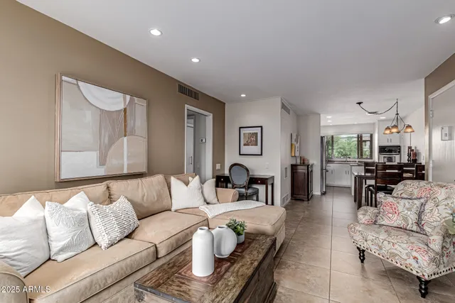 $159,500 | 500 West Clarendon Avenue, Unit F6, Phoenix, AZ 85013