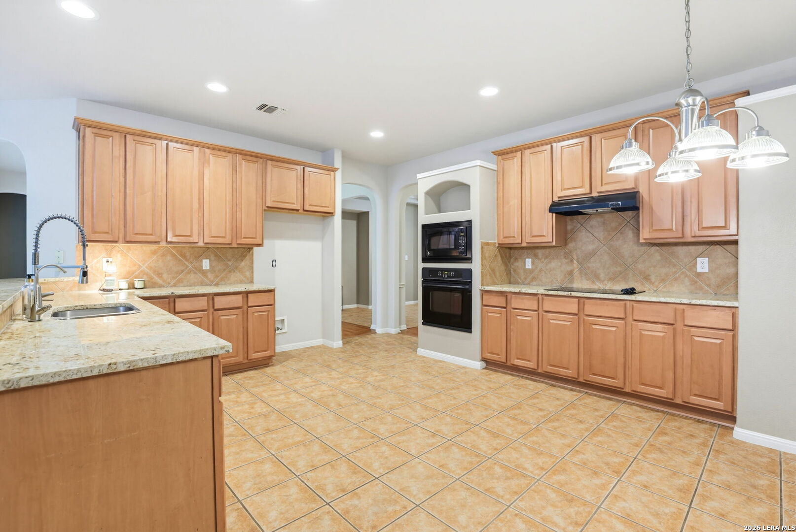 9230 Scotford Helotes, TX 78023 - Photo 13 of 32