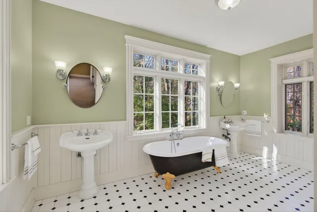 $1,495,000 | 26 Mitchellwood Drive, Falmouth, ME 04105