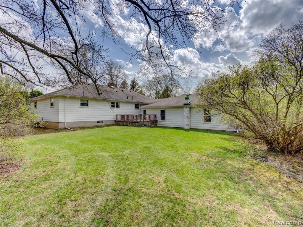 10416 Beecher Road Flushing, MI 48433 - Photo 18 of 19 back1.jpg