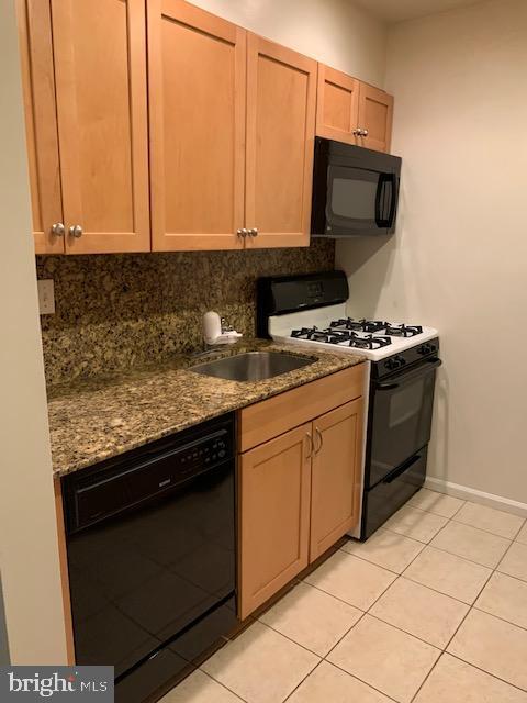 5802 Cove Landing Road, Unit 301 Burke, VA 22015 - Photo 2 of 8 Kitchen