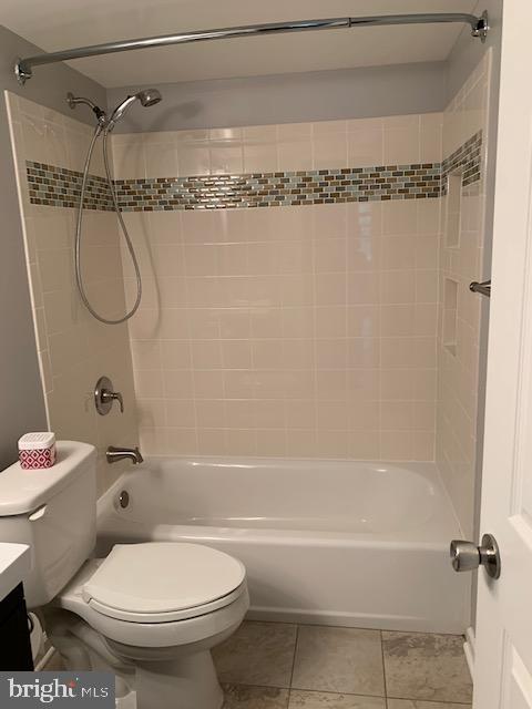 5802 Cove Landing Road, Unit 301 Burke, VA 22015 - Photo 4 of 8 Bath