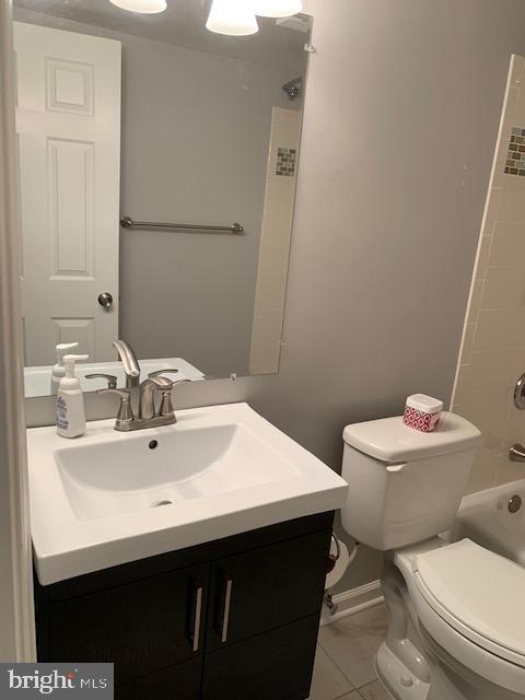 5802 Cove Landing Road, Unit 301 Burke, VA 22015 - Photo 5 of 8 Bath