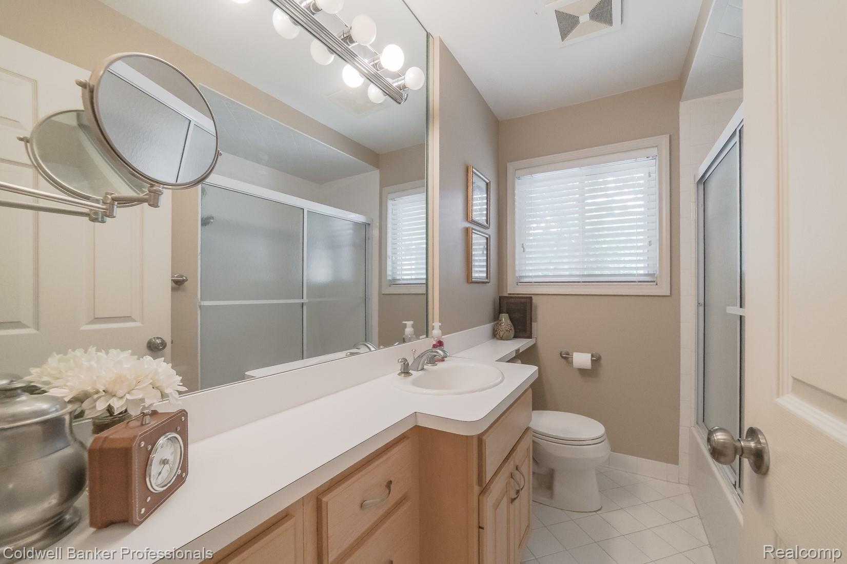 624 Hill Street Rochester, MI 48307 - Photo 20 of 49 624 Hill St-20.jpg