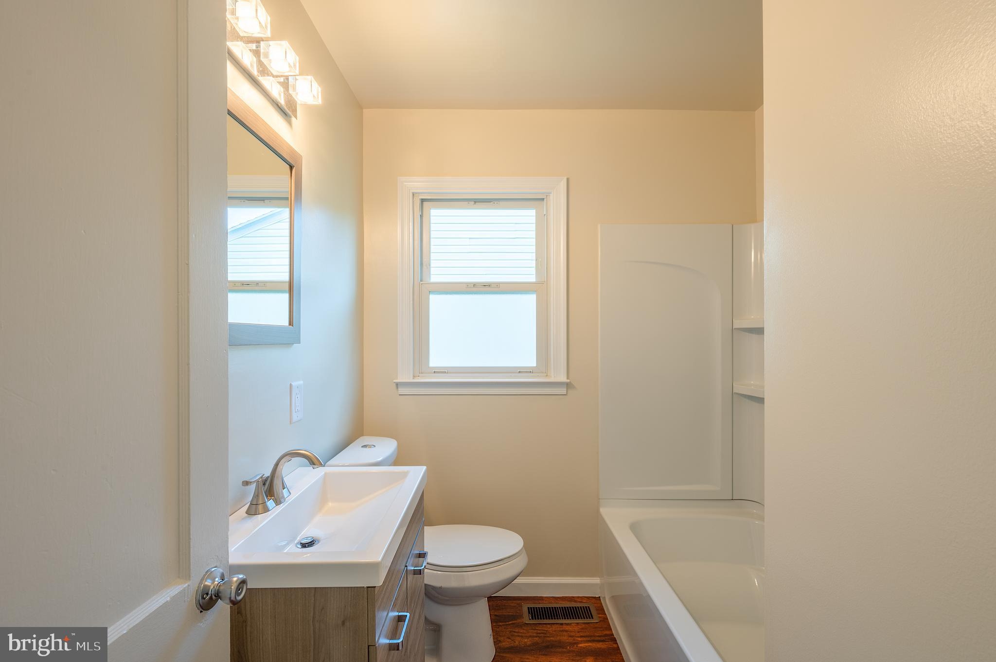 819 E Road Salisbury, MD 21801 - Photo 11 of 38 Bathroom