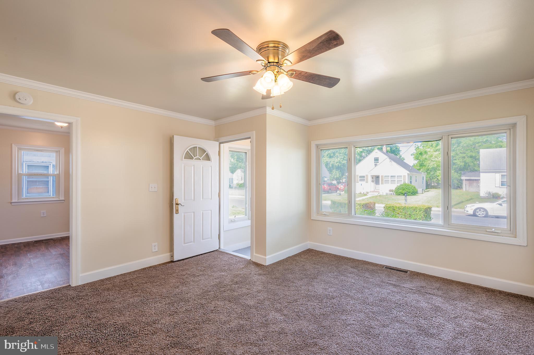 819 E Road Salisbury, MD 21801 - Photo 9 of 38 Living room