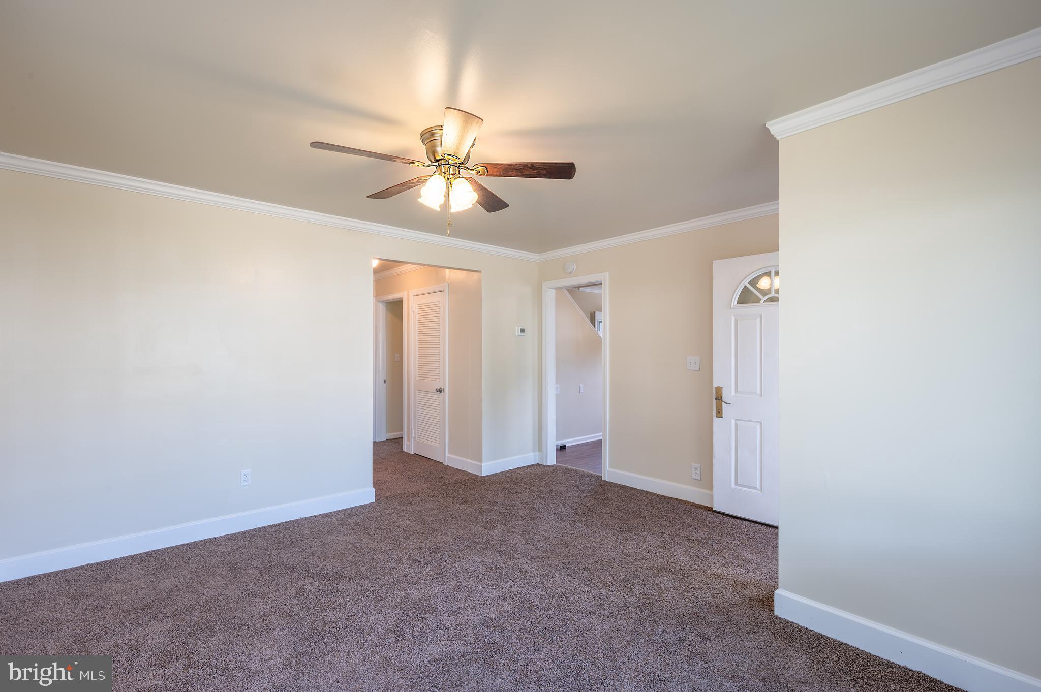 819 E Road Salisbury, MD 21801 - Photo 10 of 38 Living room