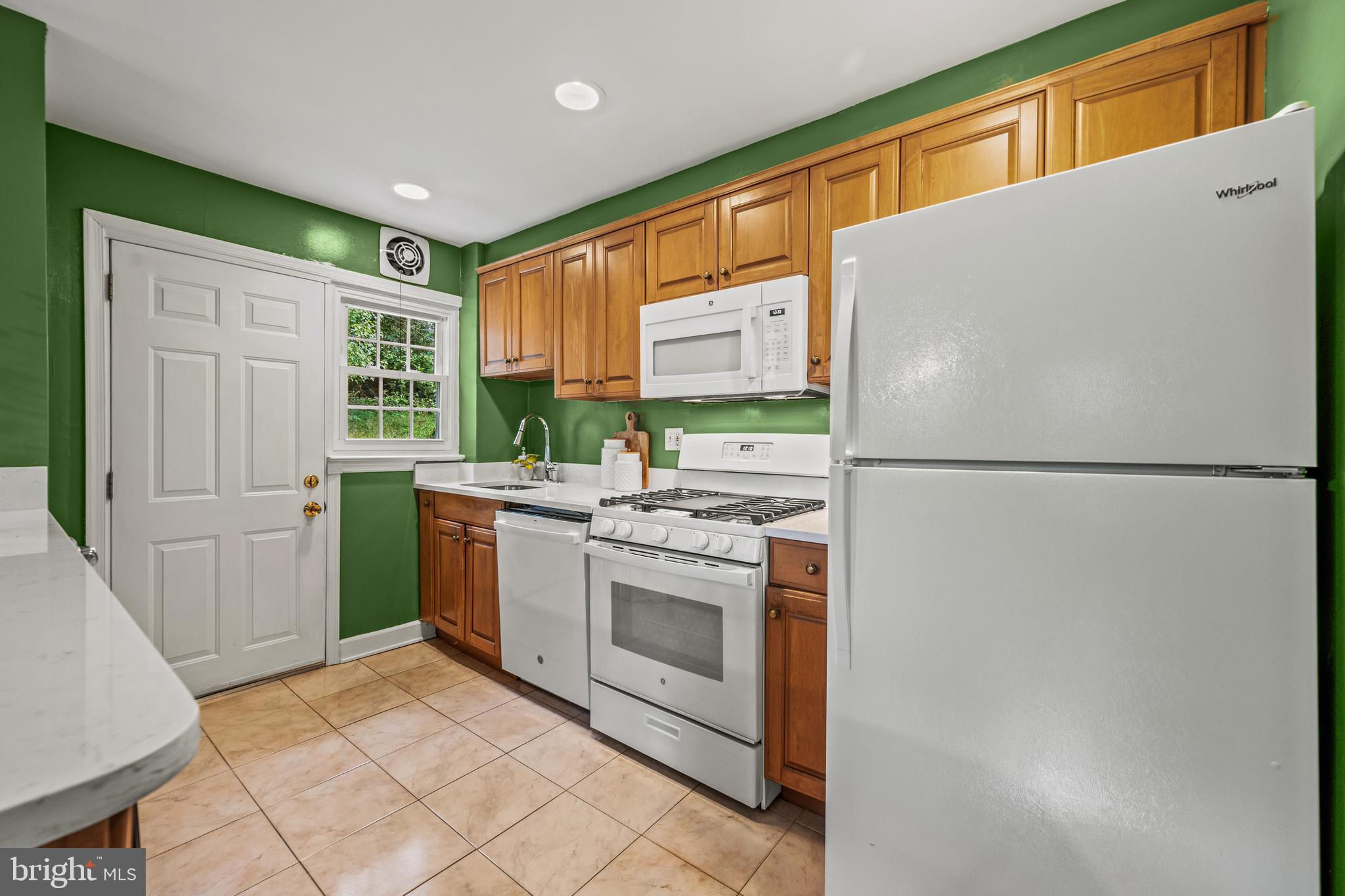 5203 Falls Road, Unit 6 Baltimore, MD 21210 - Photo 8 of 34 Kitchen