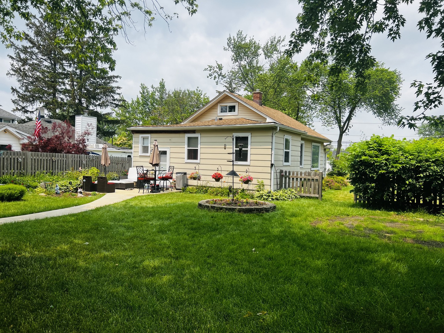 205 West Harrison Road Lombard, IL 60148 - Photo 4 of 26 a front view of house with yard and green space