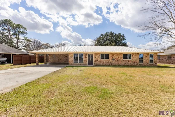 $225,000 | 445 Venzule Drive, Brusly, LA 70719
