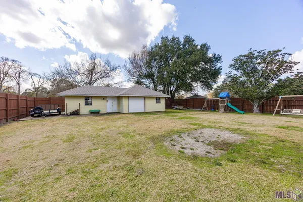 $220,000 | 445 Venzule Drive, Brusly, LA 70719