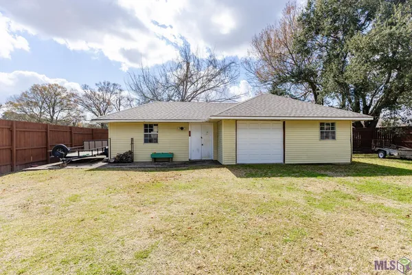 $220,000 | 445 Venzule Drive, Brusly, LA 70719