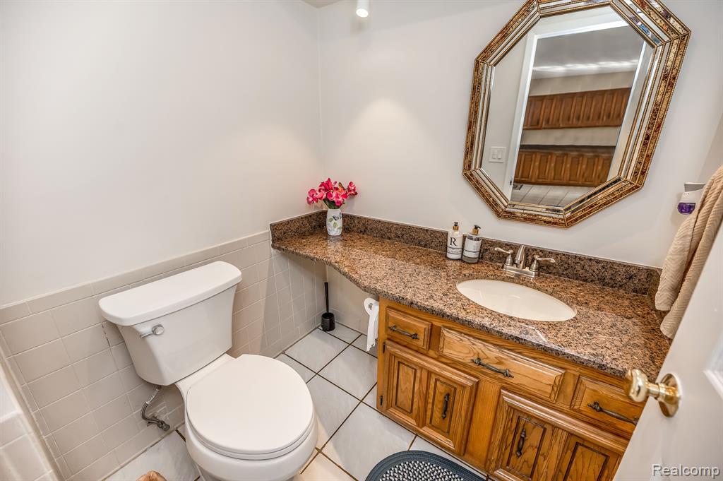 621 Lockmoore Court Rochester, MI 48307 - Photo 17 of 46