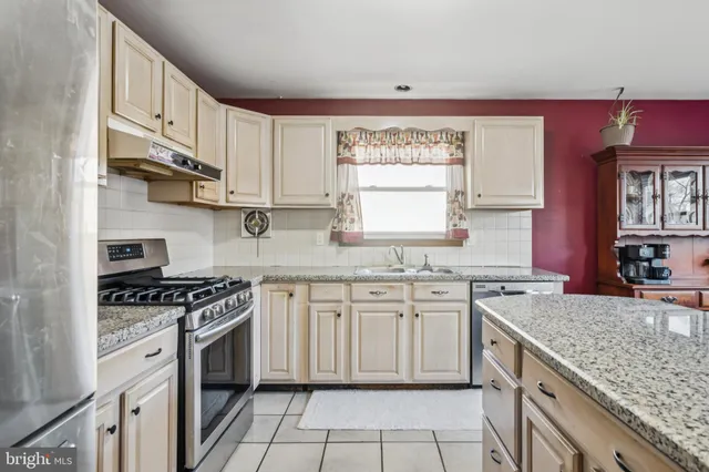 $340,000 | 100 Garden Avenue, Blackwood, NJ 08012