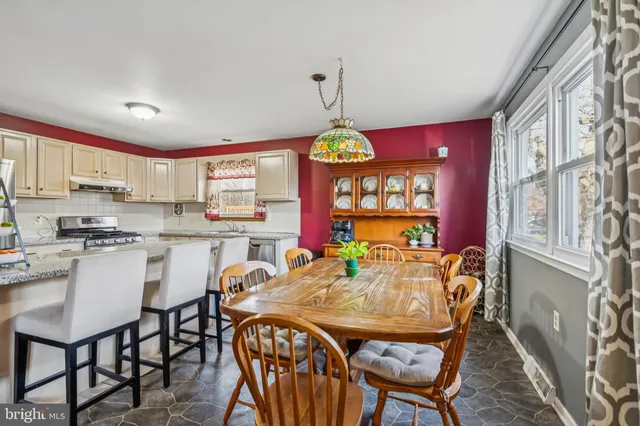 $340,000 | 100 Garden Avenue, Blackwood, NJ 08012