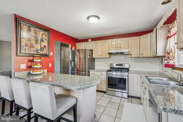 $340,000 | 100 Garden Avenue, Blackwood, NJ 08012