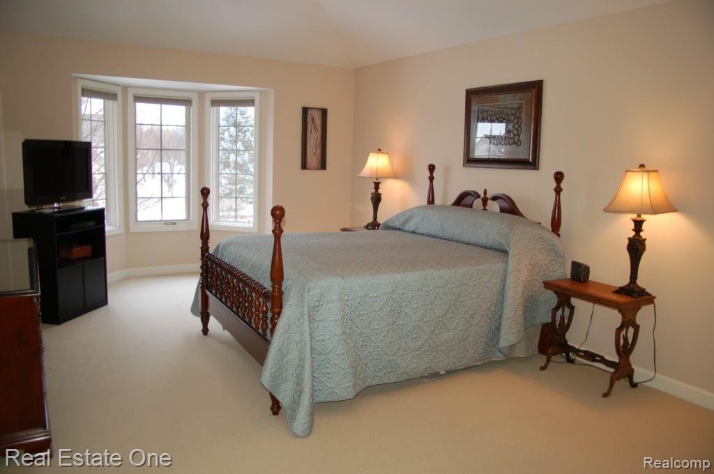 476 Oakbridge Drive Rochester, MI 48306 - Photo 20 of 38 MASTER.jpg