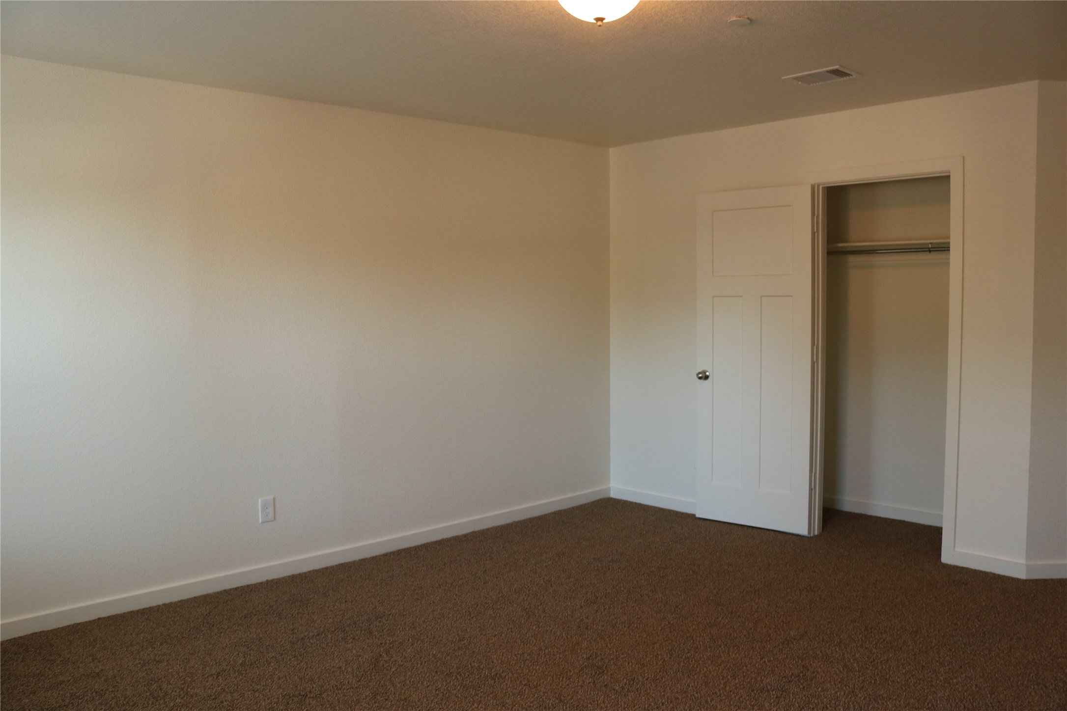 10535 Mills Road, Unit 9C Houston, TX 77070 - Photo 39 of 48 a room that has a window in it