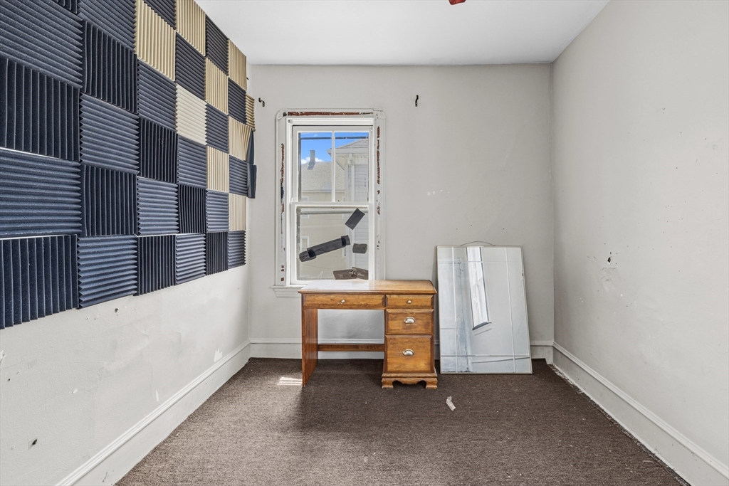 327 William Street Fall River, MA 02721 - Photo 16 of 41