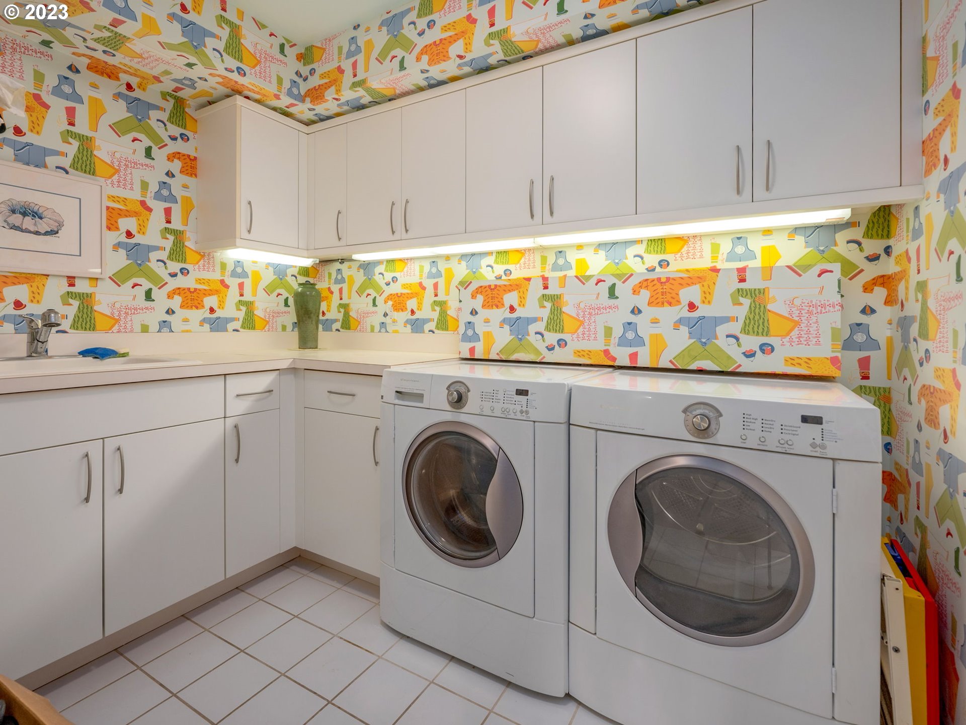 2445 Northwest Westover Road, Unit 411 Portland, OR 97210 - Photo 34 of 38 a utility room with dryer and washer