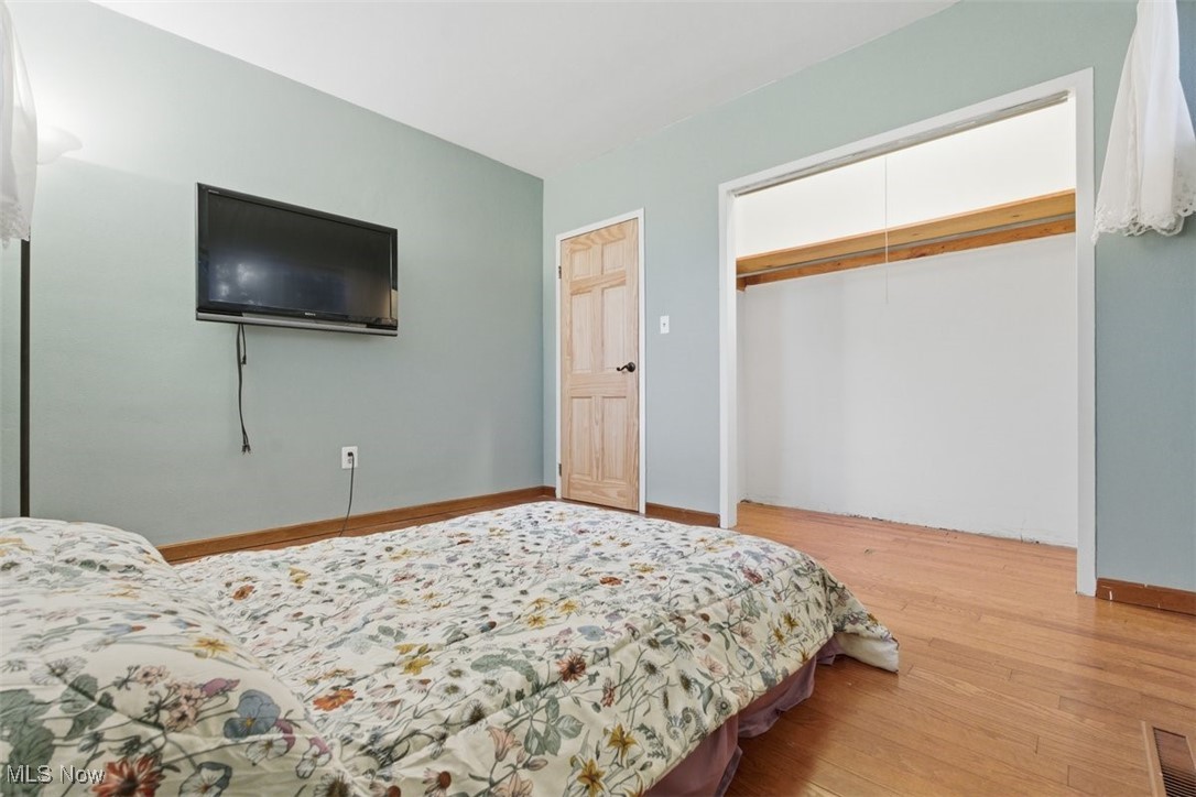 1101 47th Street Vienna, WV 26105 - Photo 20 of 40 Alternate view of bedroom 2