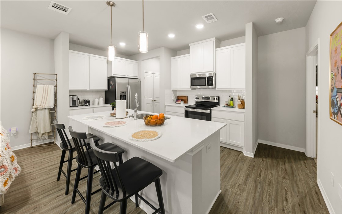 1326 Prairie Drive, Unit 113 Bryan, TX 77803 - Photo 5 of 21 Kitchen featuring appliances with stainless steel