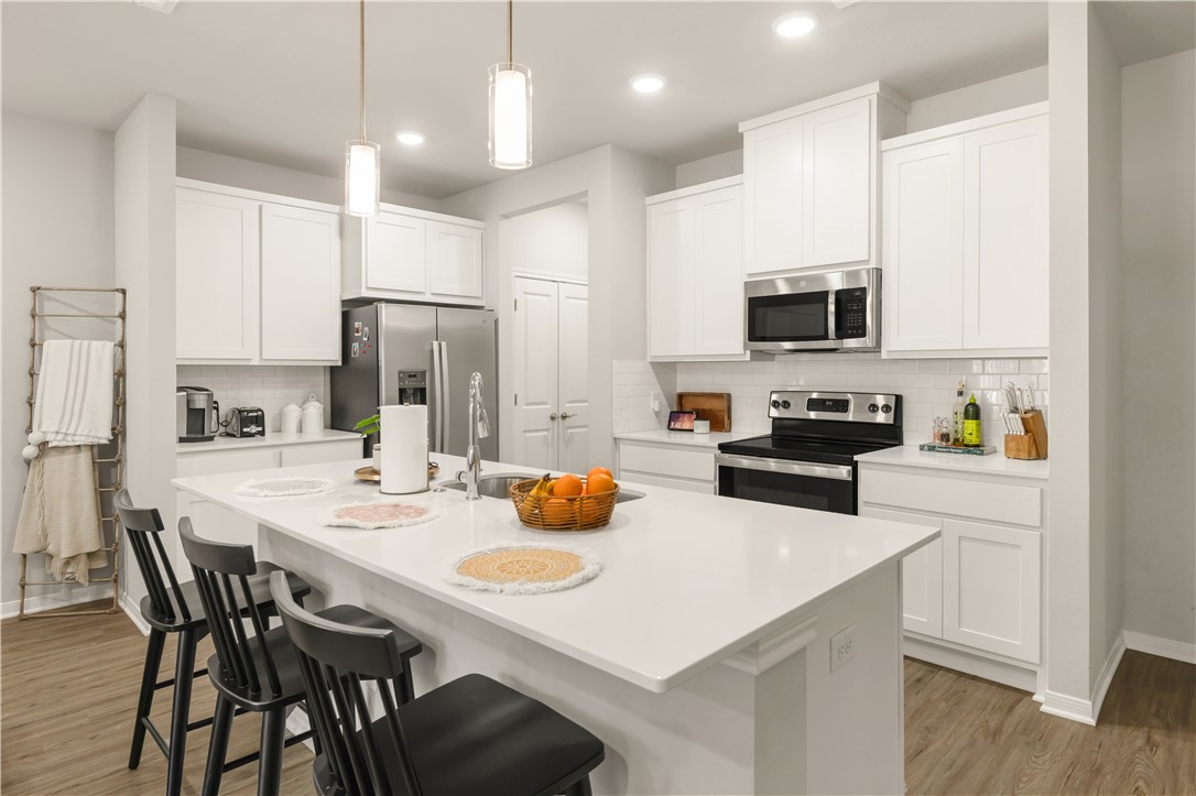 1326 Prairie Drive, Unit 113 Bryan, TX 77803 - Photo 6 of 21 Kitchen with appliances with stainless steel finis