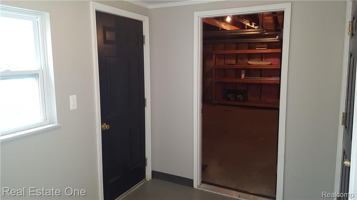 11405 Merriman Road Livonia, MI 48150 - Photo 23 of 41 20160825_094307.jpg