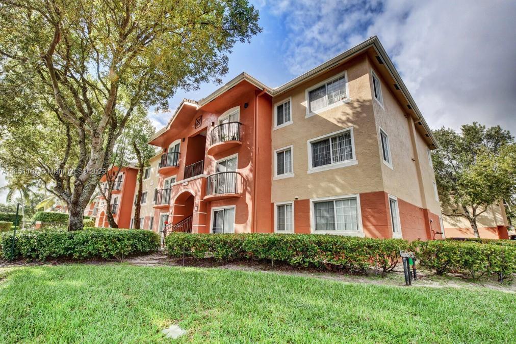 4149 Haverhill Road, Unit 1608 West Palm Beach, FL 33417 - Photo 18 of 29 front view of building with a yard