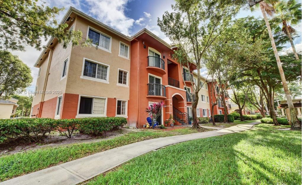 4149 Haverhill Road, Unit 1608 West Palm Beach, FL 33417 - Photo 19 of 29 a front view of a residential houses with yard and green space