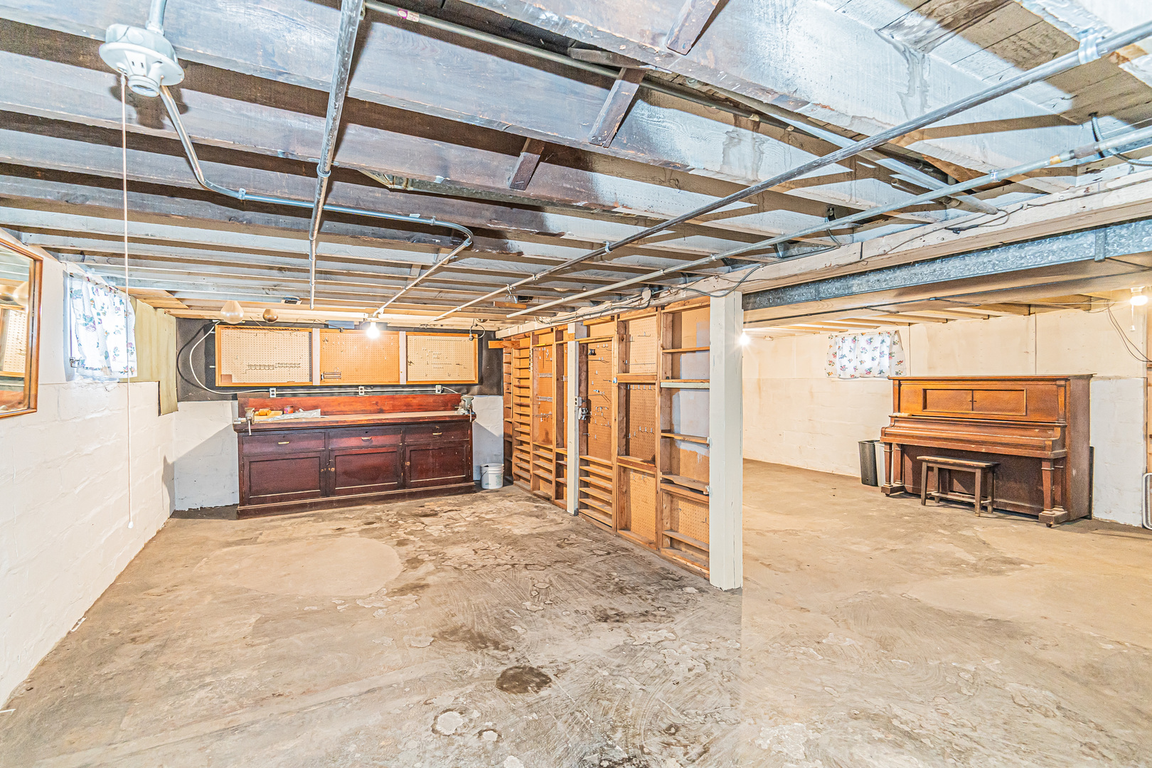 60 Pine Avenue Riverside, IL 60546 - Photo 16 of 27 a view of a garage