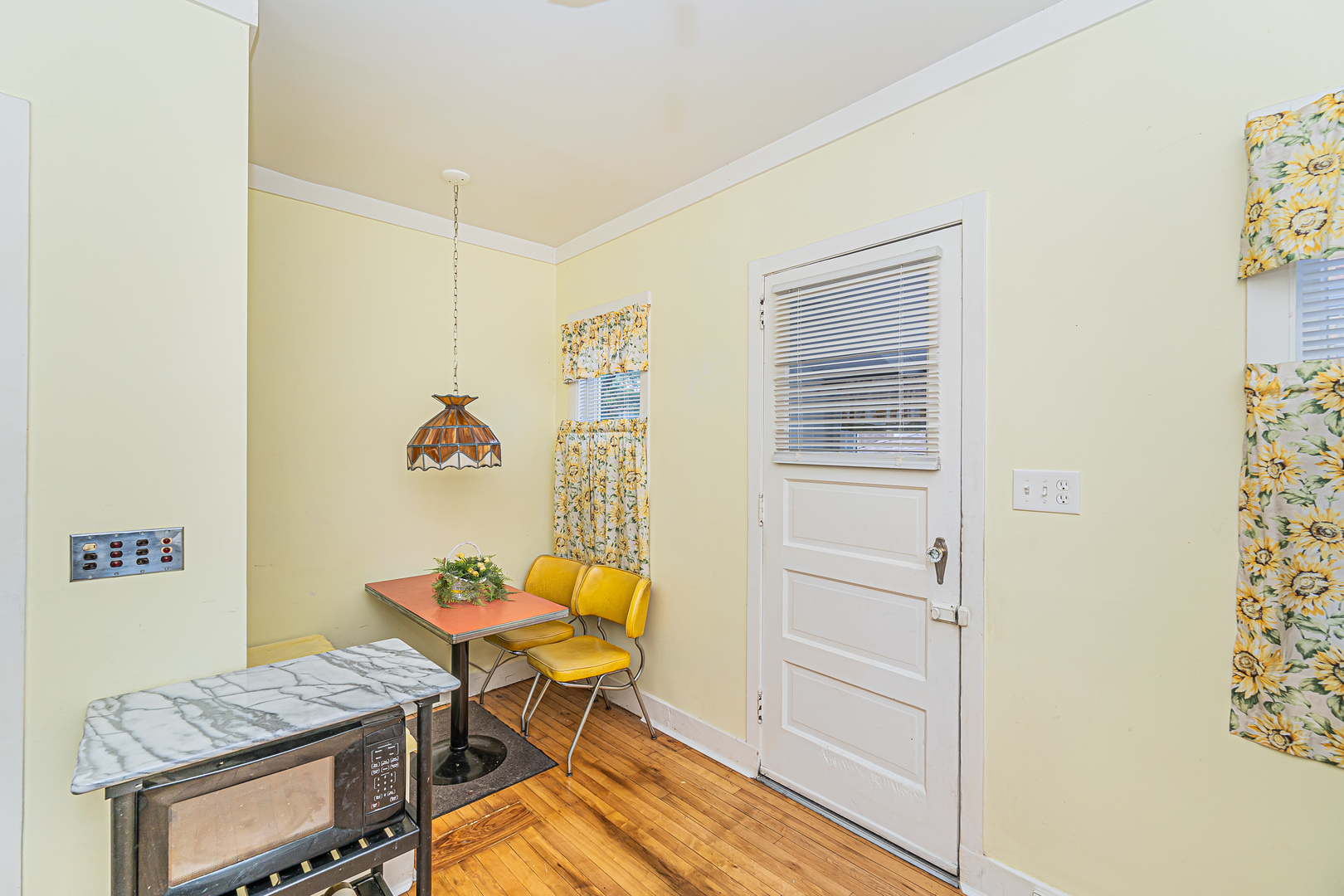 60 Pine Avenue Riverside, IL 60546 - Photo 10 of 27 a living room with furniture and a table