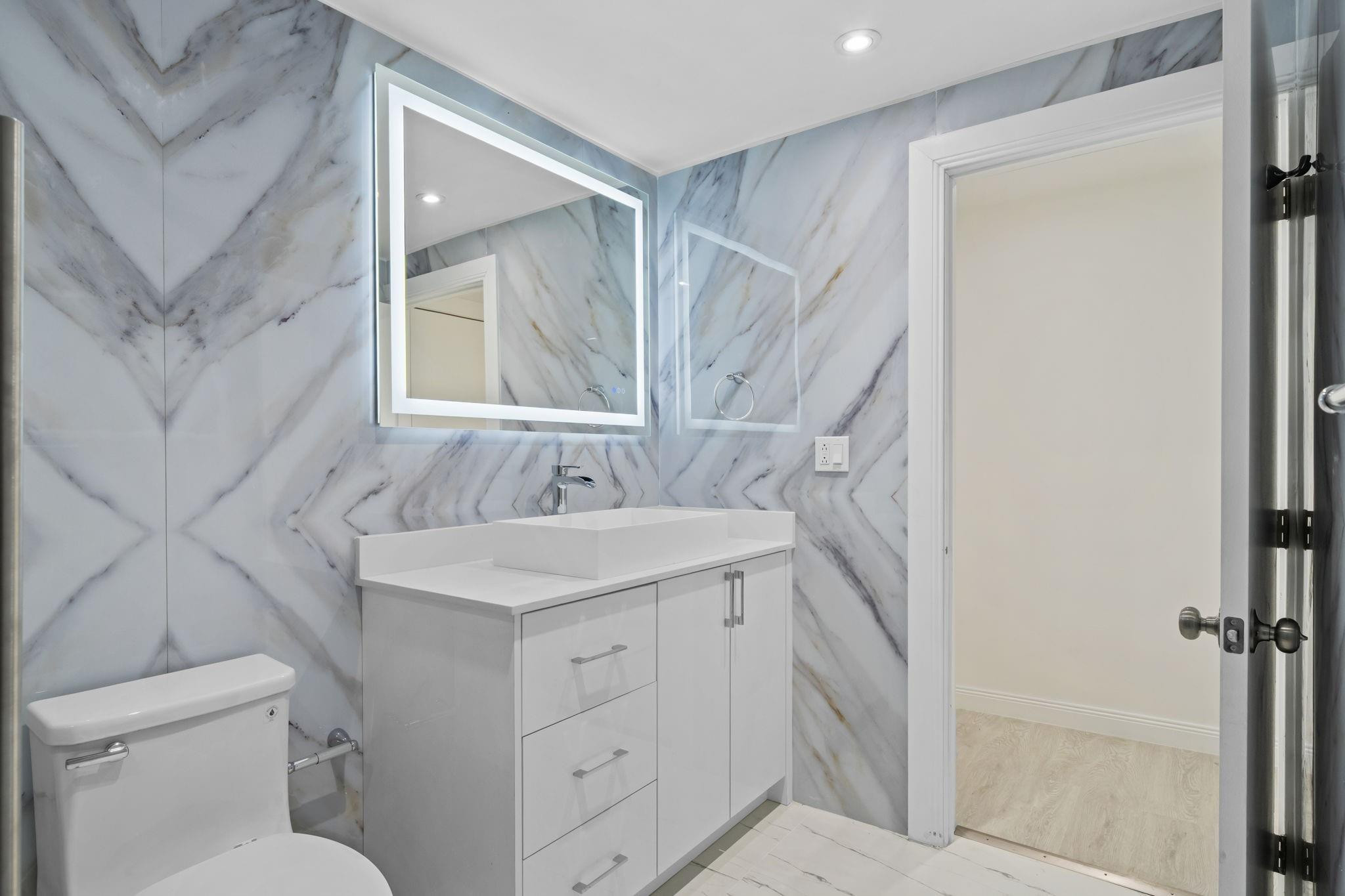 823 Southwest 27th Street Fort Lauderdale, FL 33315 - Photo 31 of 56 a bathroom with a sink toilet vanity and tub