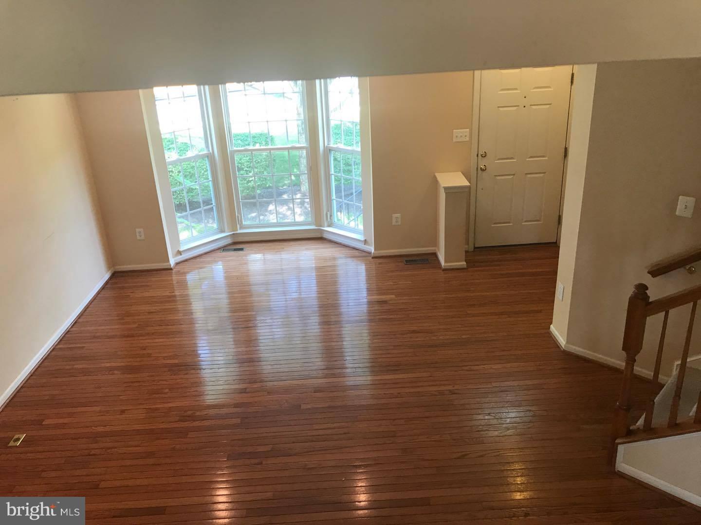 13802 Lullaby Road Germantown, MD 20874 - Photo 5 of 13 Living Room