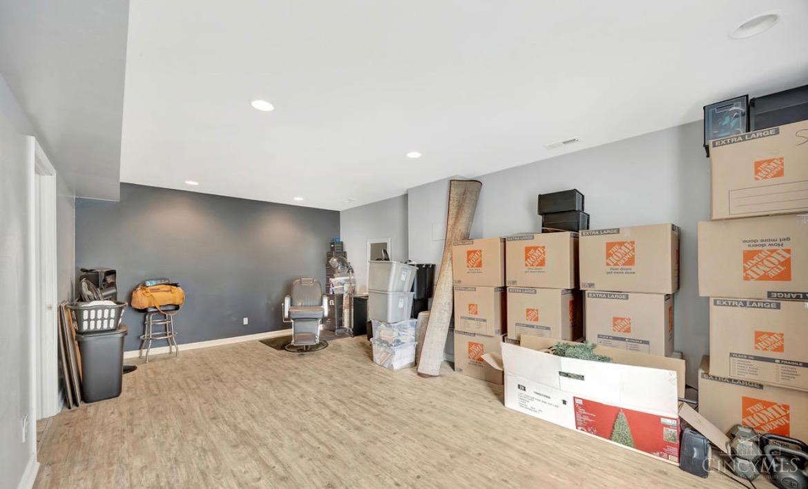 8925 Pippin Road Cincinnati, OH 45251 - Photo 18 of 30
