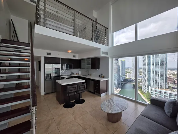 $5,200 | 41 Southeast 5th Street, Unit 1917, Miami, FL 33131