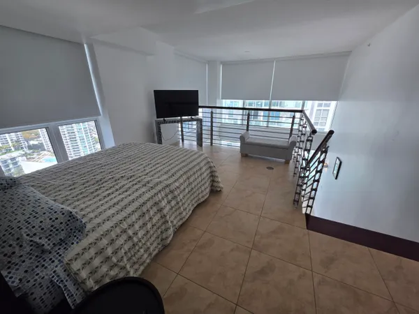 $5,200 | 41 Southeast 5th Street, Unit 1917, Miami, FL 33131