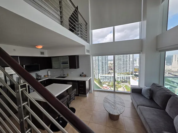 $5,200 | 41 Southeast 5th Street, Unit 1917, Miami, FL 33131