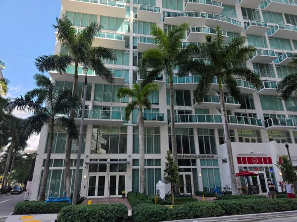 $5,200 | 41 Southeast 5th Street, Unit 1917, Miami, FL 33131