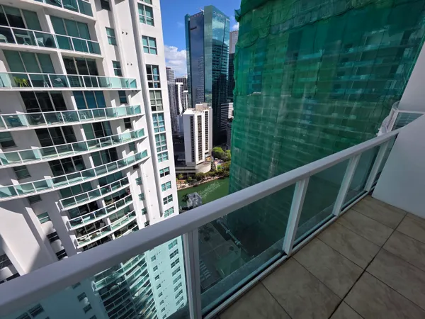 $5,200 | 41 Southeast 5th Street, Unit 1917, Miami, FL 33131