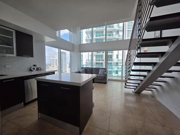 $5,200 | 41 Southeast 5th Street, Unit 1917, Miami, FL 33131
