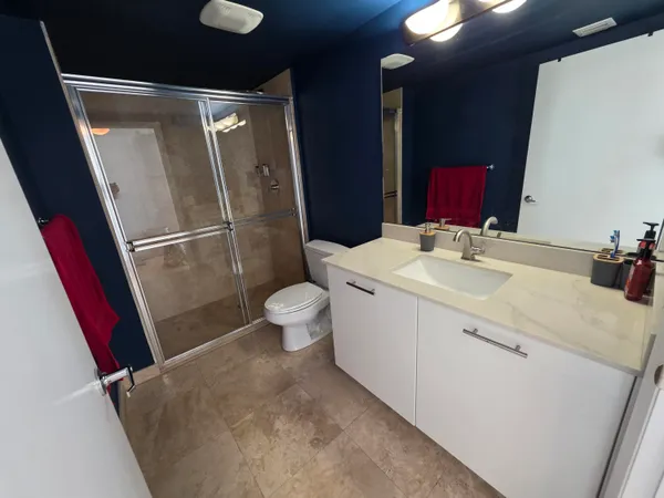 $5,200 | 41 Southeast 5th Street, Unit 1917, Miami, FL 33131